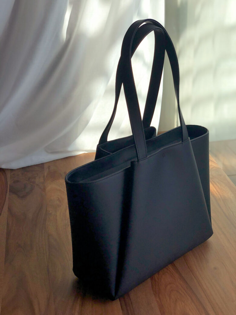 KAAI Pyramid bag review midi - Luxe Digital